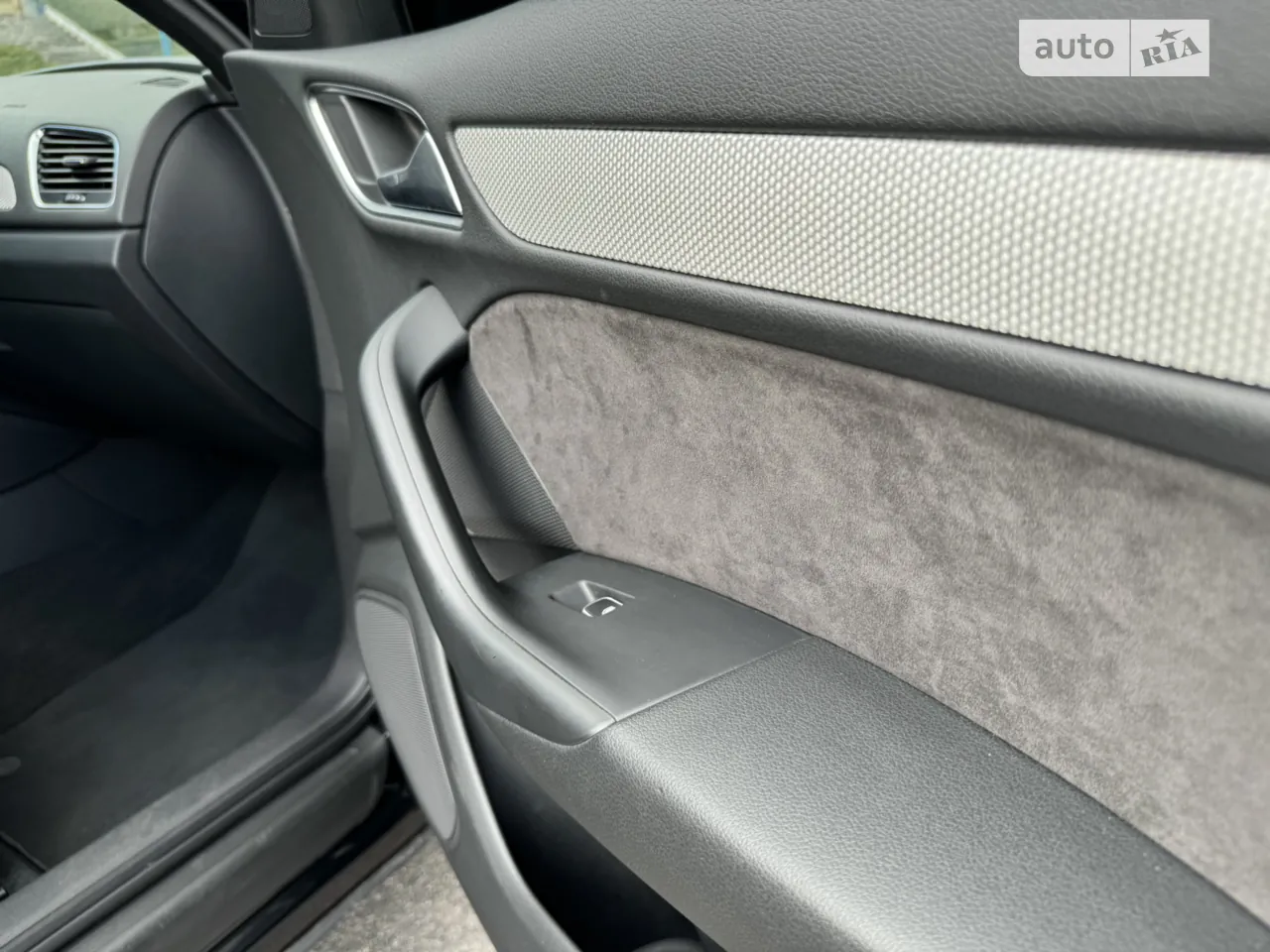 Audi Q3 2012 photo 4