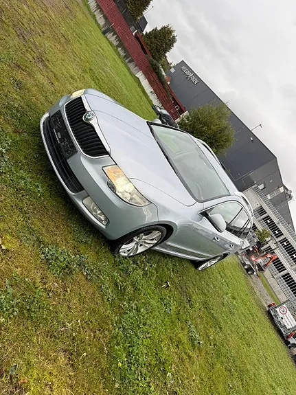 Skoda Superb 2010 photo 4