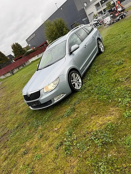 Skoda Superb 2010 photo 5