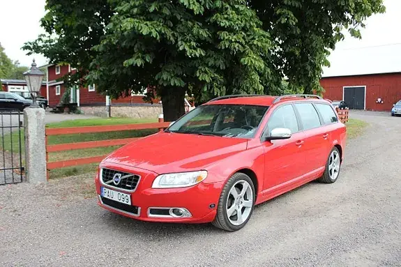 Volvo V70 2011 photo 2