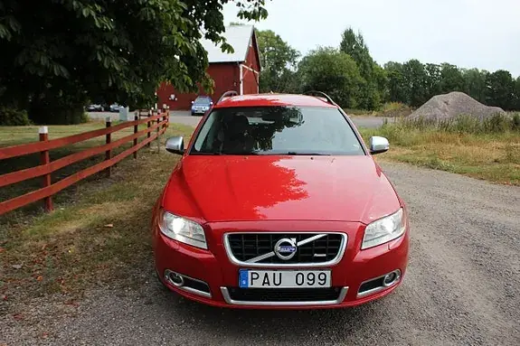Volvo V70 2011 photo 3