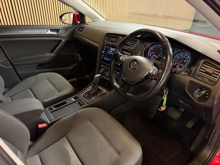 Volkswagen Golf 2019 photo 2