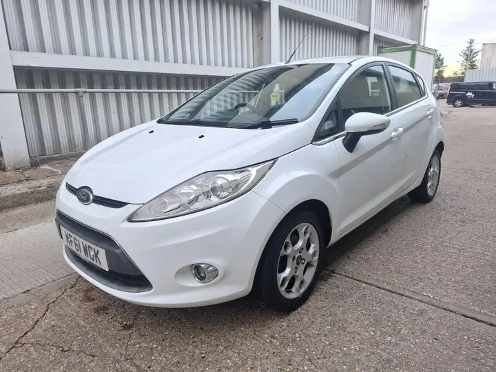 Ford Fiesta 2011 photo 3