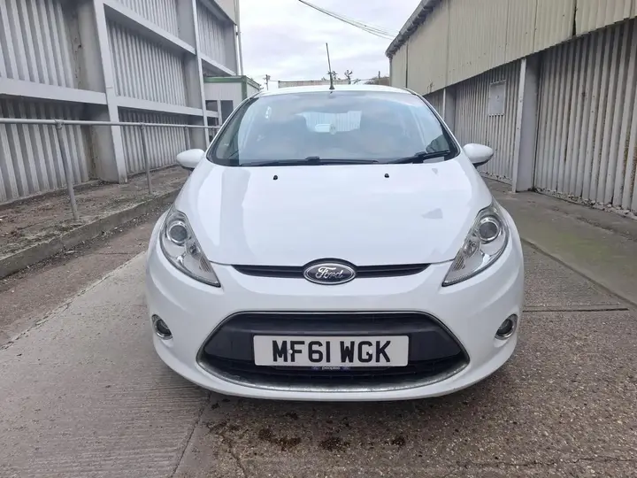 Ford Fiesta 2011 photo 2