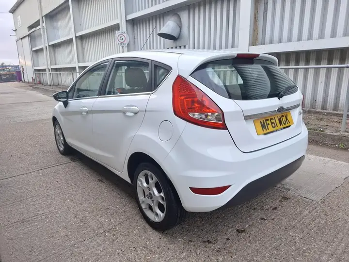 Ford Fiesta 2011 photo 4
