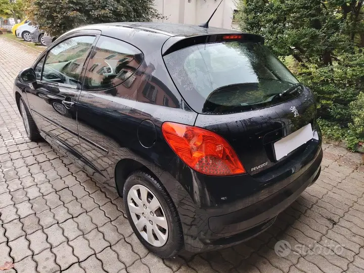 Peugeot 207 2008 photo 2