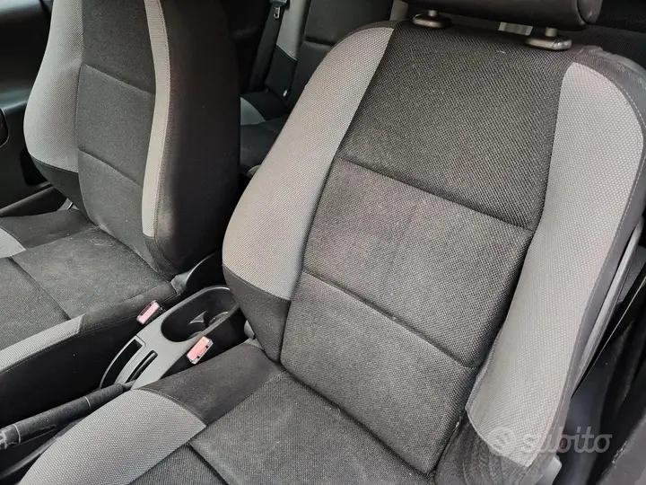 Peugeot 207 2008 photo 4