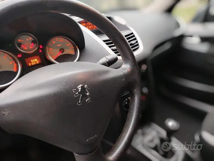 Peugeot 207 2008 photo 3