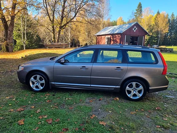 Volvo V70 2009 photo 2