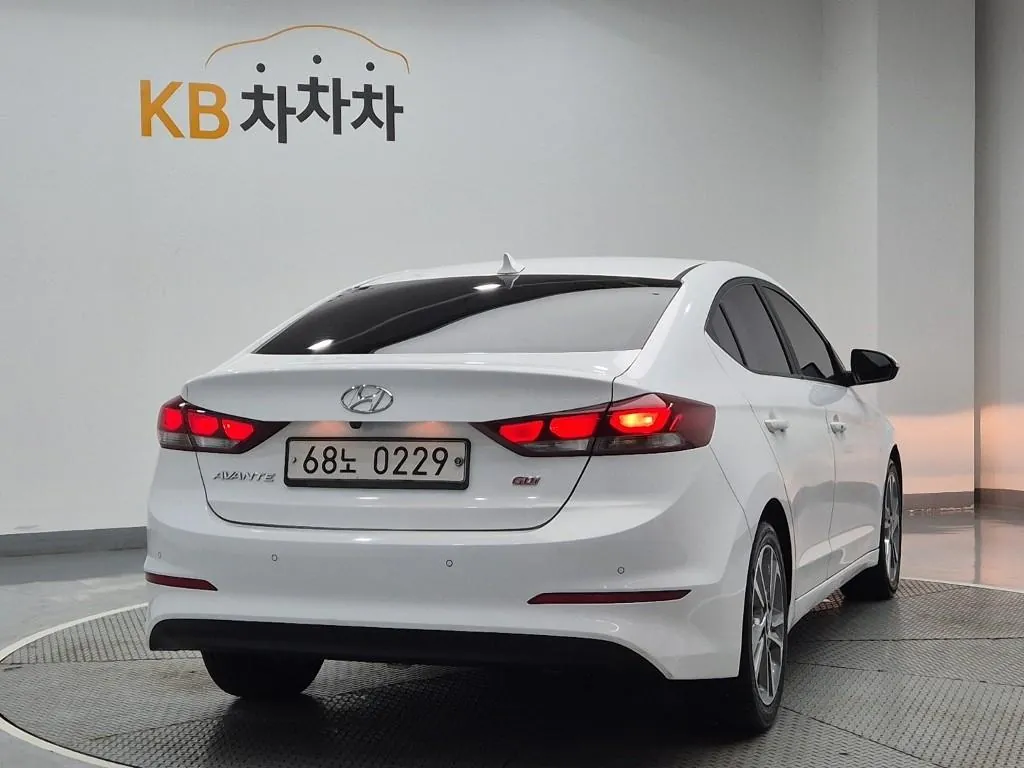 Hyundai Avante 2017 photo 3