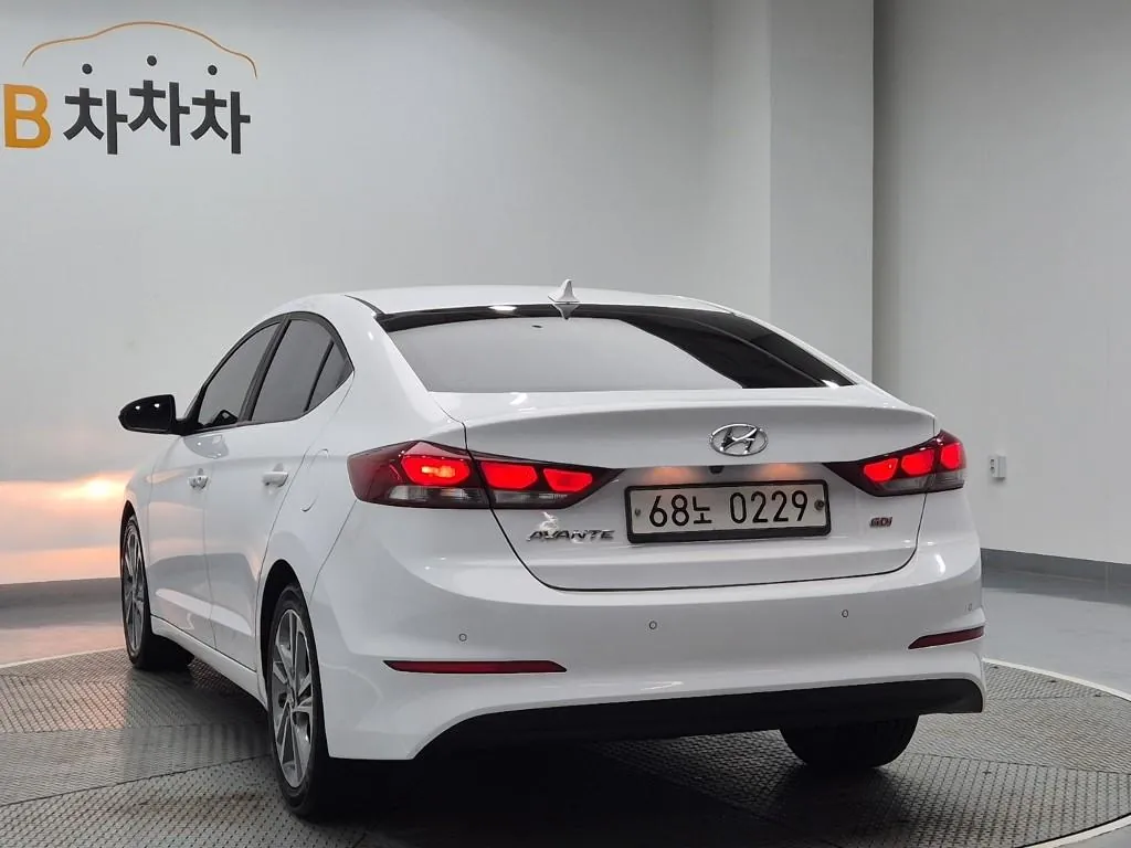 Hyundai Avante 2017 photo 2