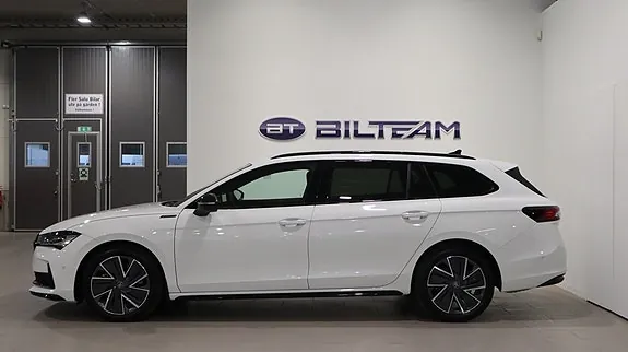 Skoda Superb 2025 photo 2