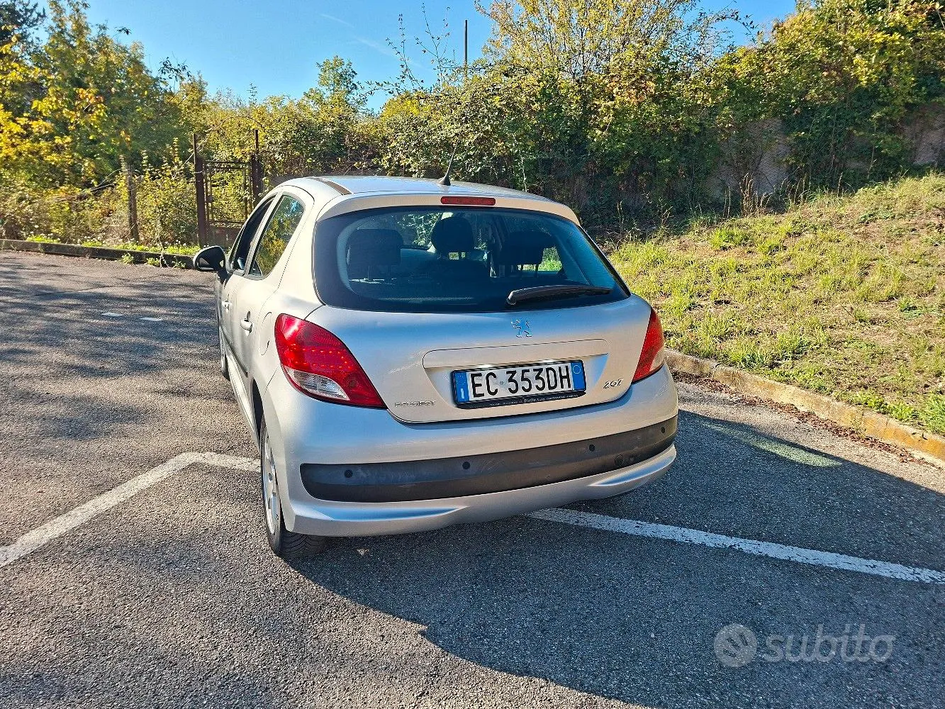 Peugeot 207 2010 photo 2