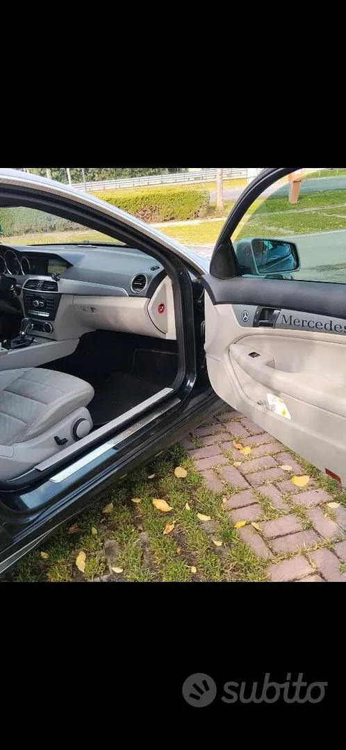 Mercedes-Benz C 2011 photo 4