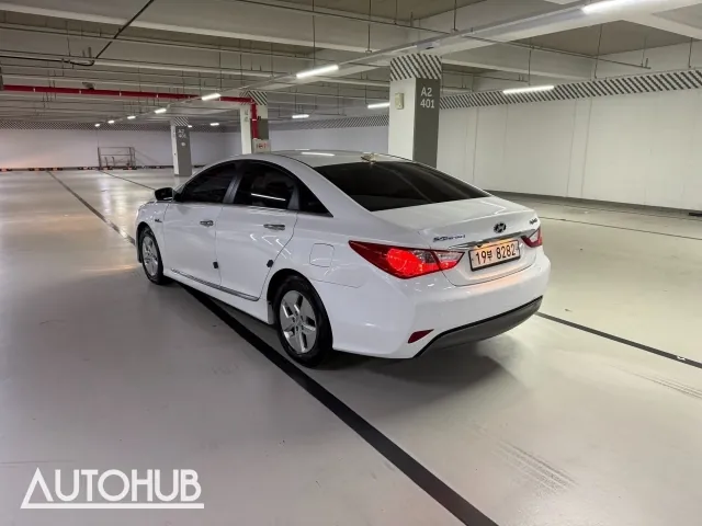 Hyundai Sonata 2012 photo 2