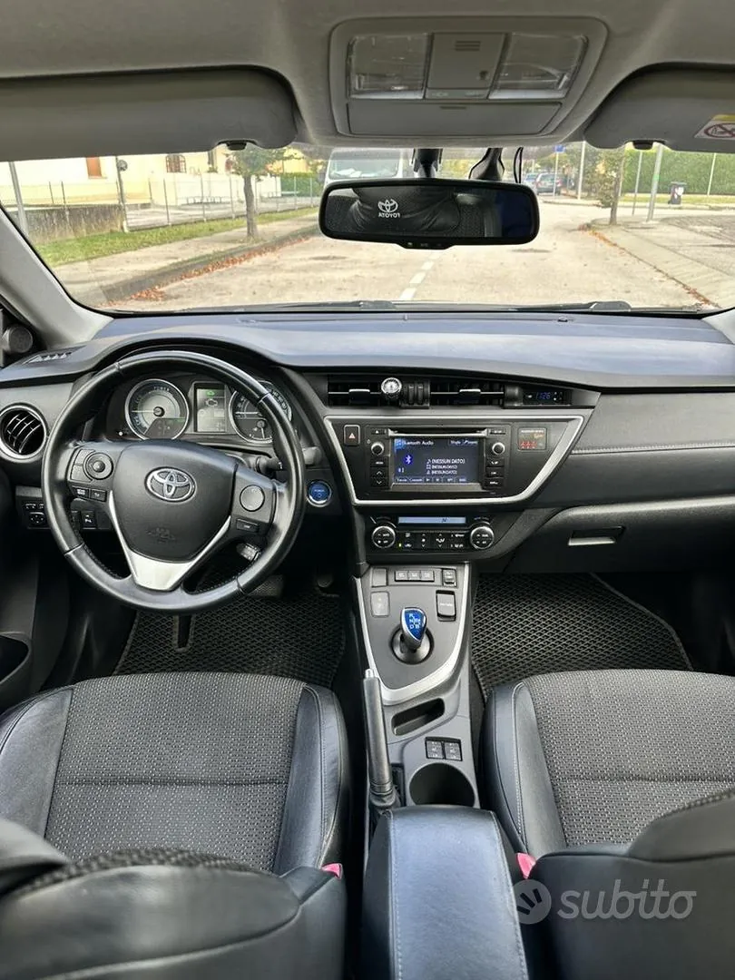 Toyota Auris 2013 photo 3