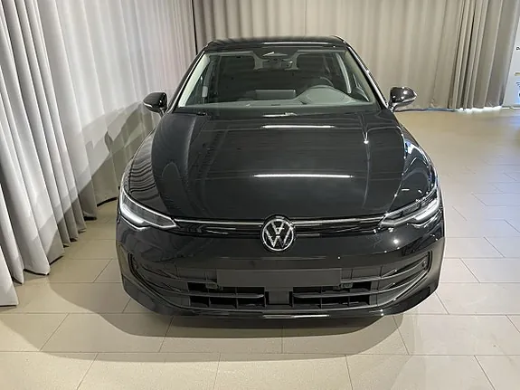Volkswagen Golf I 2026 photo 2
