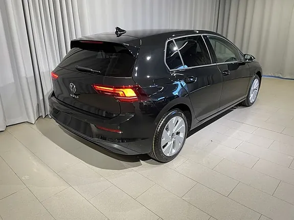 Volkswagen Golf I 2026 photo 5