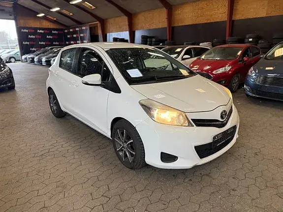 Toyota Yaris 2012 photo 3