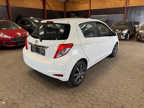 Toyota Yaris 2012 photo 5