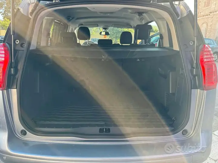 Peugeot 5008 2015 photo 5