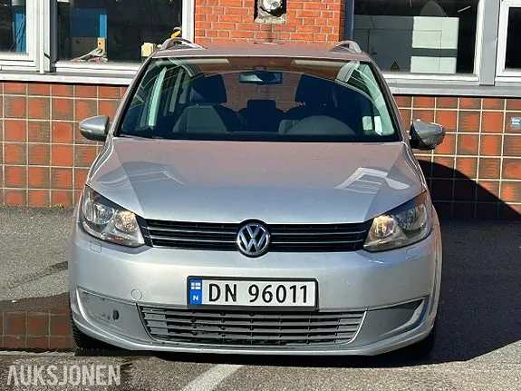 Volkswagen Touran 2012 photo 2