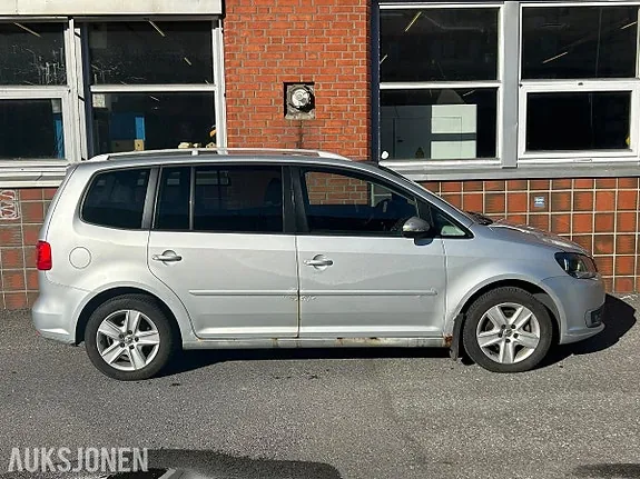 Volkswagen Touran 2012 photo 4