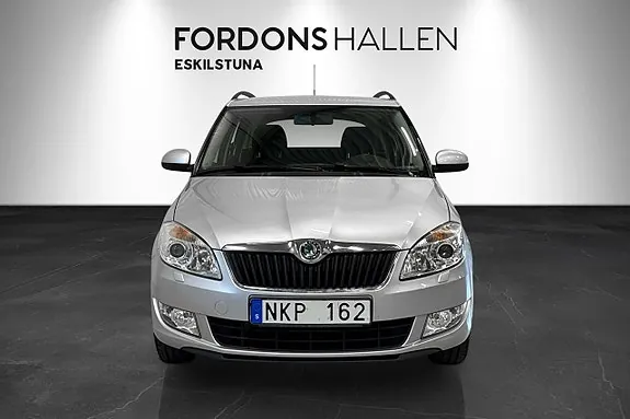 Skoda Fabia 2011 photo 2