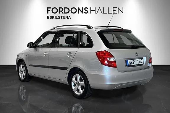 Skoda Fabia 2011 photo 4