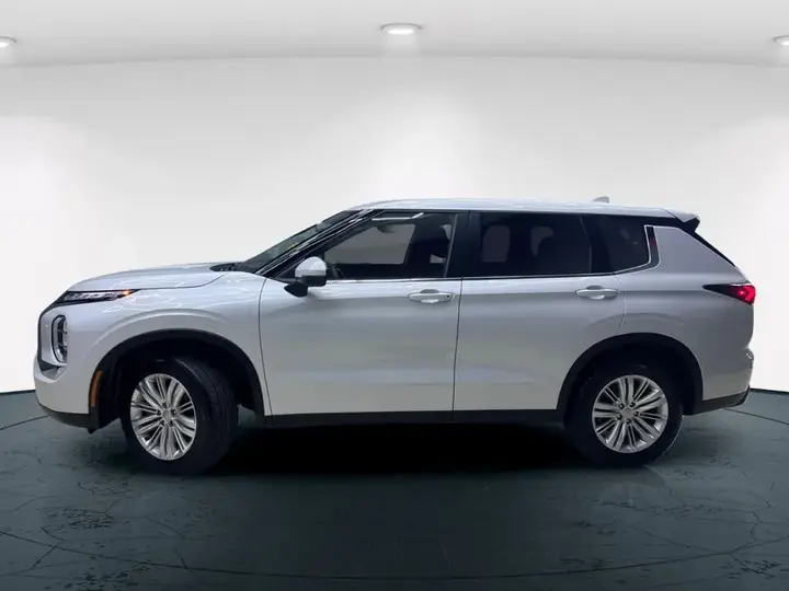 Mitsubishi Outlander 2024 photo 2