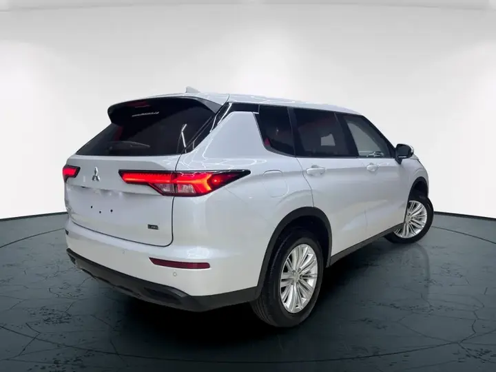 Mitsubishi Outlander 2024 photo 4