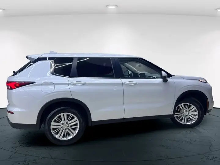 Mitsubishi Outlander 2024 photo 3