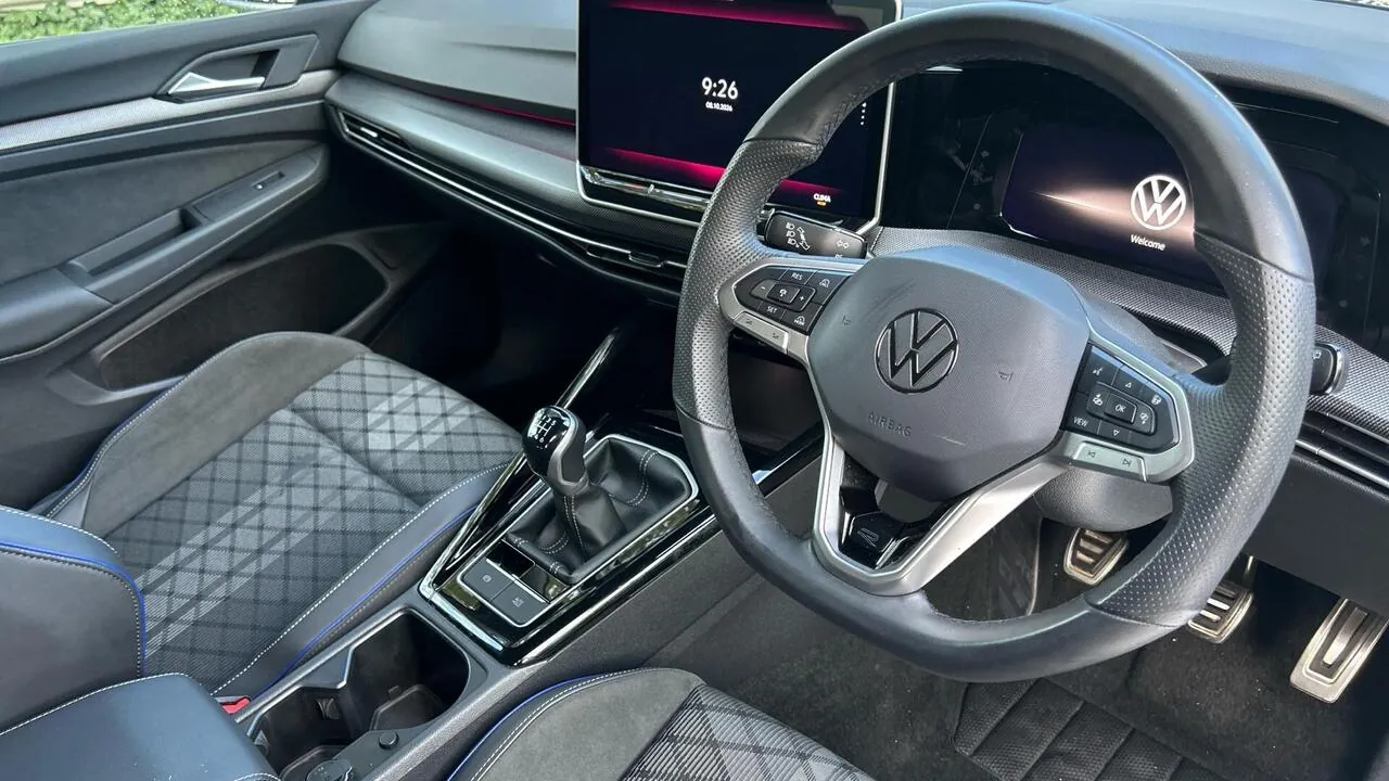 Volkswagen Golf 2025 photo 5