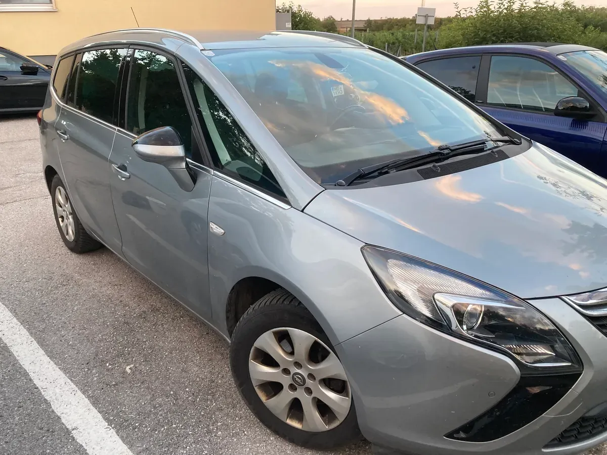 Opel Zafira Tourer 2012 photo 2