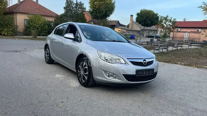 Opel Astra J