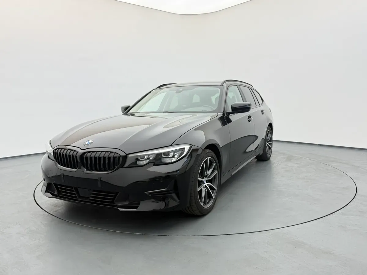BMW 3 Series 2022 photo 2