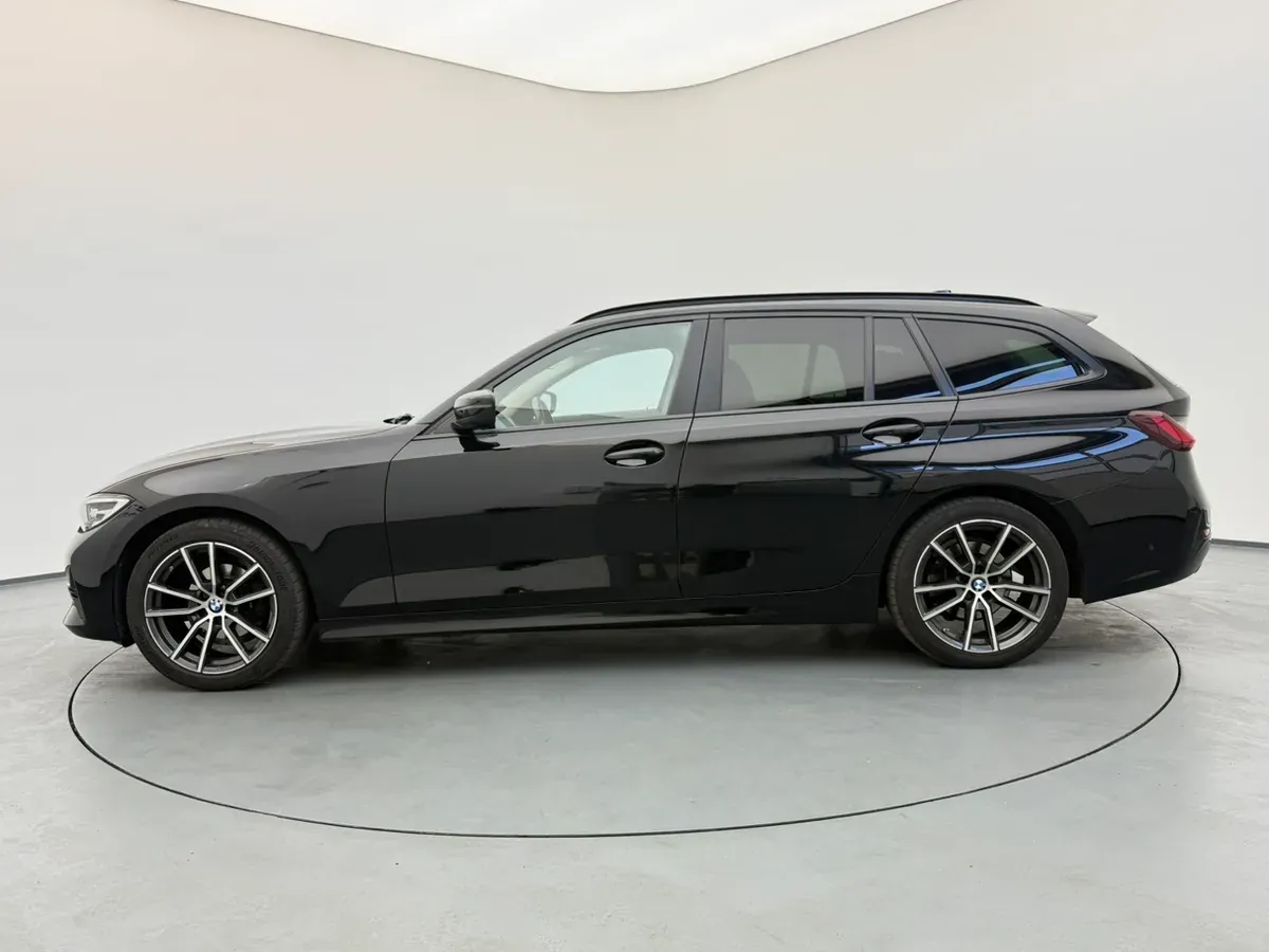 BMW 3 Series 2022 photo 3
