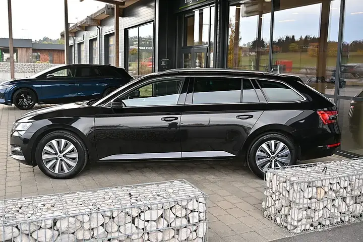 Skoda Superb 2023 photo 2