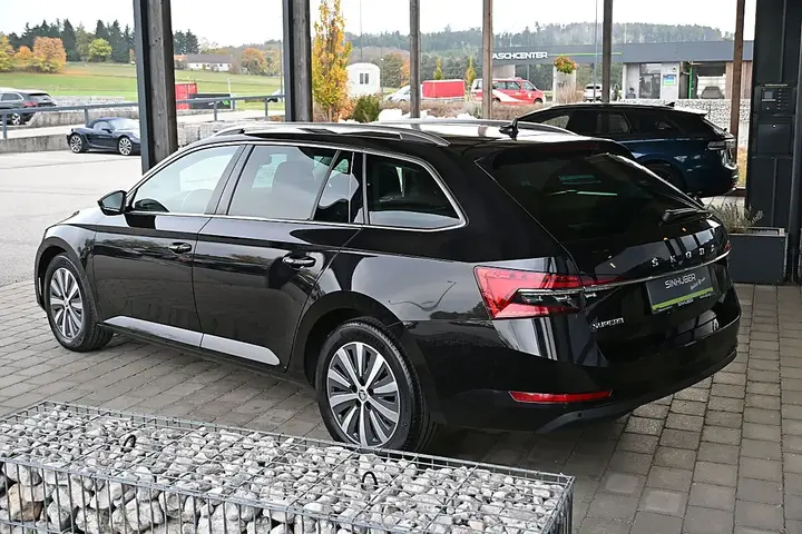 Skoda Superb 2023 photo 3