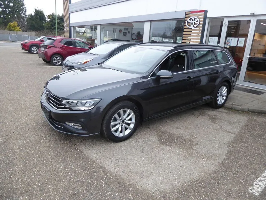 Volkswagen Passat 2022 photo 2