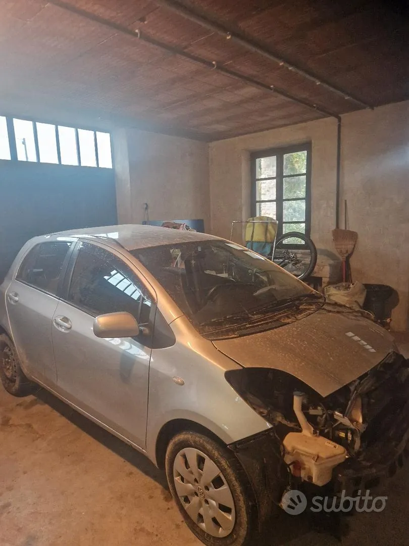 Toyota Yaris 2009 photo 2