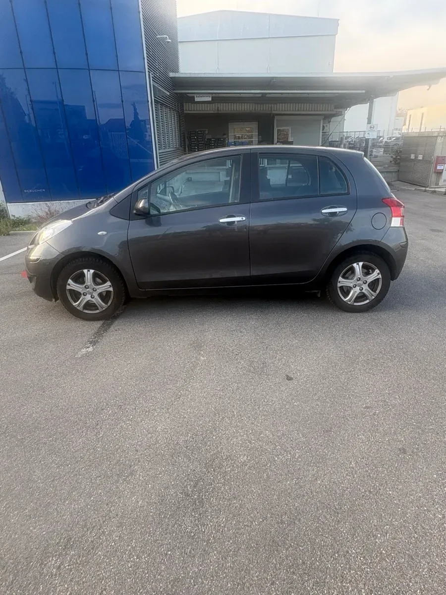 Toyota Yaris 2010 photo 3