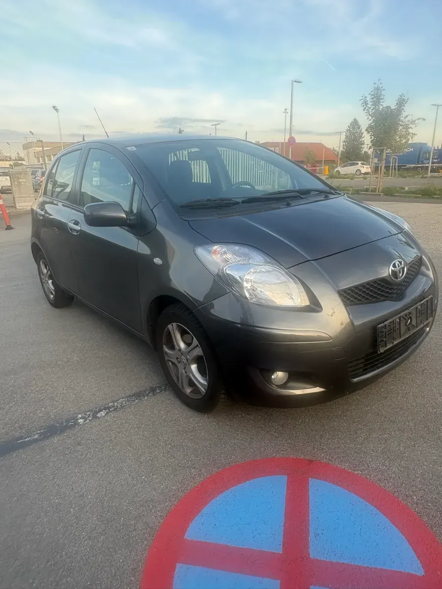 Toyota Yaris 2010 photo 2