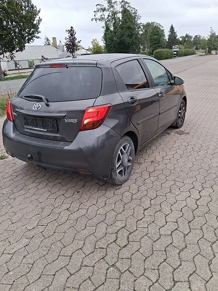 Toyota Yaris 2015 photo 3