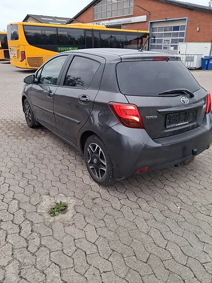 Toyota Yaris 2015 photo 4