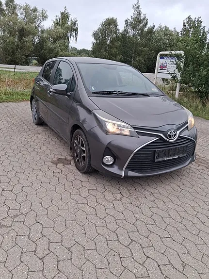 Toyota Yaris 2015 photo 2