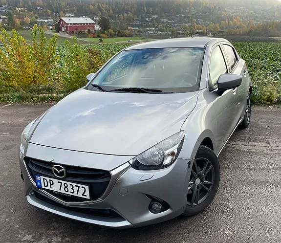 Mazda 2 2015 photo 2