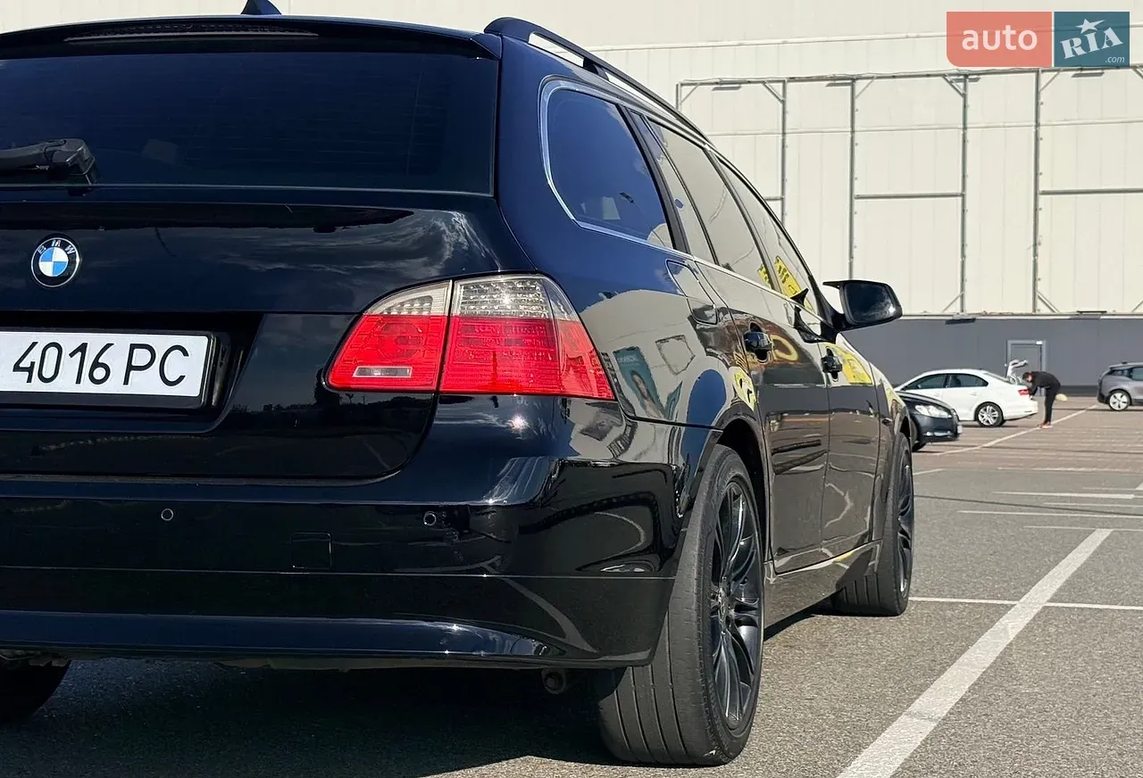 BMW 5 Series 2010 photo 2