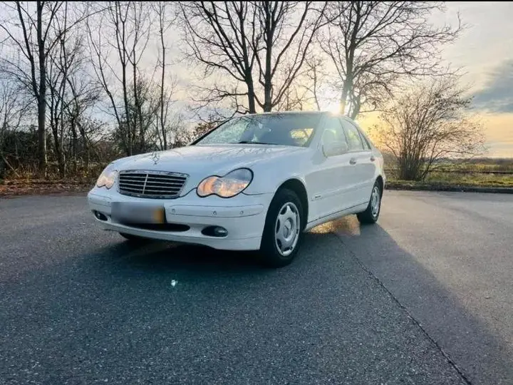 Mercedes-Benz C180