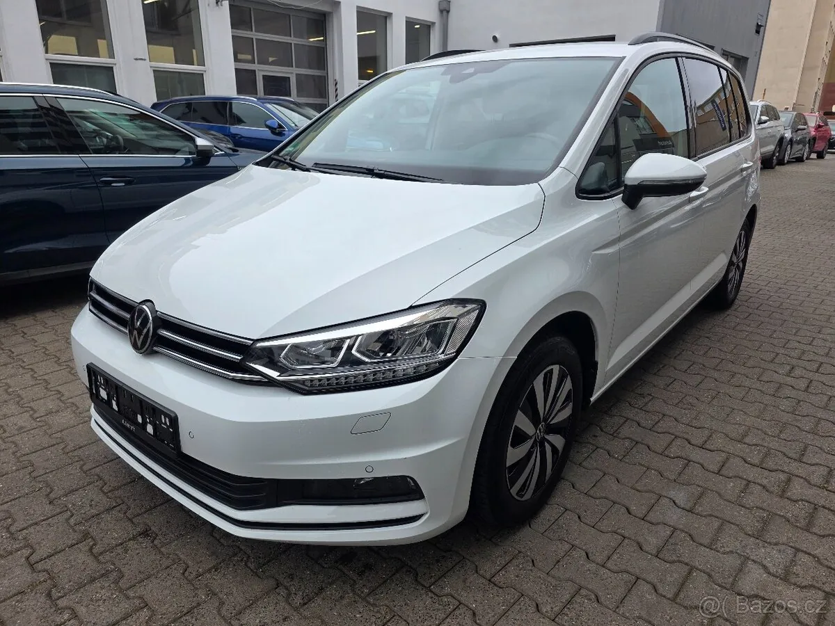 Volkswagen Touran 2023 photo 2